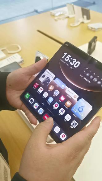 用华为matex7出行太方便了吧。出门旅行不用反复切换攻略和导航,直接分屏操作,边导航边研究攻略#mateX7 #鸿蒙越用越好用 #华为 #旅游