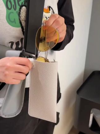 便携可挂眼镜收纳袋PU皮革简约太阳镜墨镜包便捷钥匙圈眼镜挂袋#便携 #眼镜收纳袋 #皮革 #可挂 #居家好物