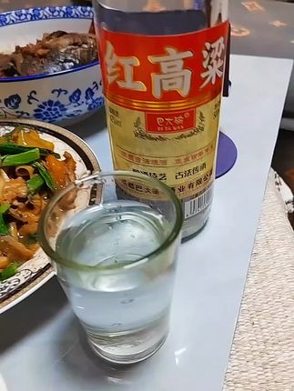 爱在一日三餐里,小酌一杯,红高粱。简简单单的幸福生活 #鑫茗源品 #纯粮食酒