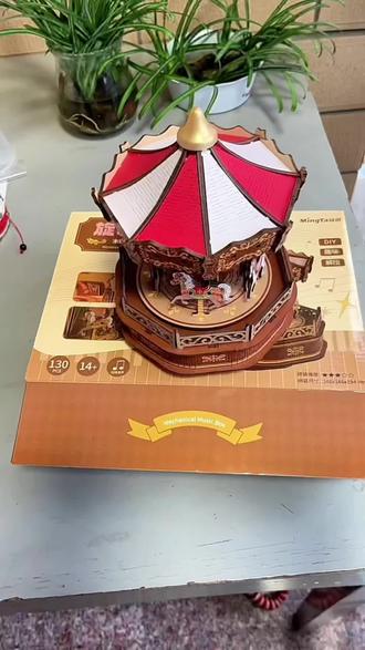 旋转木马八音盒,爸爸亲手给组装起来了,宝宝非常喜欢#八音盒#音乐盒#精美摆件 #视频同款