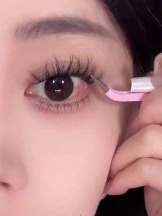 挖到宝了!自然卷翘又放大的双眼的#假睫毛 真的美哭了~毛绒绒的质地像小婴儿的睫毛一样自然妈生真的好好看啊#人人都可以是睫毛精#5d婴儿弯假睫毛#婴儿弯睫毛 #免胶水假睫毛