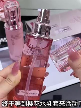 丝肤塔玻色因樱花水乳套装润肤滋润保湿补水水乳霜组合装#樱花水乳套装 #老板娘日常 #樱花水乳套装 #樱花水乳套装 #樱花水乳套装 @DOU+小助手 @DOU+好生意 @抖音小助手