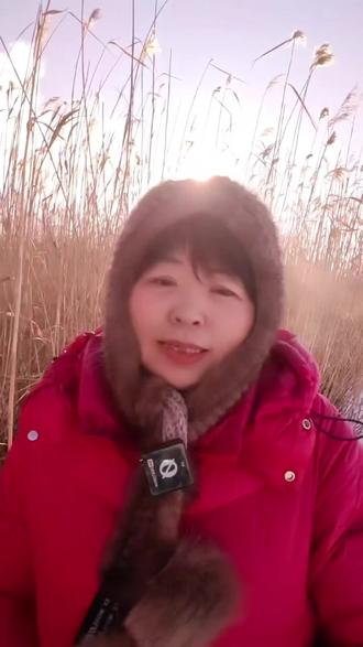 12月21日是冬至,民间俗语根据冬至判断天气的好坏,看看是否准确。冬至在月头,捂被不用愁。冬至在月中,单衣能过冬。冬至在月尾,大雪齐纷飞。冬至比较暖,烤火到小满。冬至出日头,过年冻死牛。冬至若有霜,过年大雪降。冬至若有雨,来年淅沥沥。冬至若有雪,来年地如铁,冬至若有风,必定冷半冬。#冬至 #民间俗语 #生活 #上热门话题