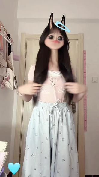 这衣服好丑啊…
#嘉桐摇 #芮豆变装