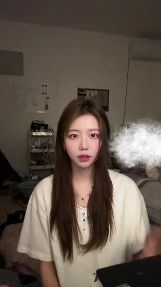 【科研分享】 AI辅助绘图进阶版!
绘制文章的第一章大图没有思路怎么办?
一篇教你如何两步生成文章框架图!流程图!逻辑图!
无需自己写绘图指令!
使用工具:Google AI Studio ➕ Nano Banana
具体步骤简化表述版:
1、将大论文的写好的摘要放在ai studio中 生成绘图指令
2、将该指令放入nano banana中生图
3、不满意可重复1-2动作
4、可单独提取所生图片中的某一部分
声明❗️❗️只是辅助绘图!辅助(加粗重点下划线)
#ai绘图 #gemini #nanobanana #女博士 #清华大学