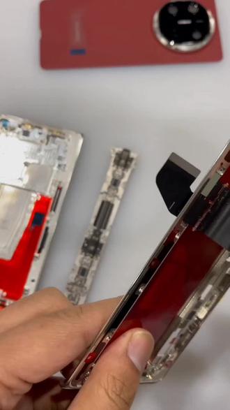 高端折叠屏的精致体验,从来经不起故障侵扰。华为MateX6作为折叠旗舰,折叠屏手机展不平、主板进水、折叠屏手机漏液、折叠屏手机黑屏,多源于折叠屏手机排线转轴问题以及水浸,需专业匠心维修,还原旗舰本色。#折叠屏维修 #重庆折叠屏维修 #华为折叠屏 #华为matex6 #手机进水 @重庆折叠屏手机维修-渝修哥