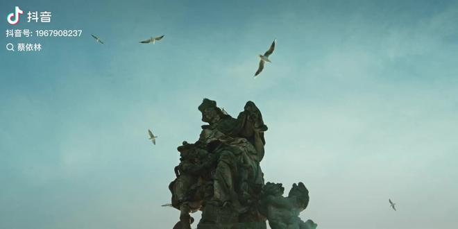 还是喜欢双J时期的旧版 新版已经完全没有了另一J的影子#布拉格广场新mv