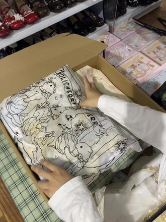 希望下次流眼泪 是因为感受到幸福 我永远为人类感情里的真挚、真诚、热烈而感动
如果没办法拥有,我将永远为别人热泪盈眶
#lolita裙 #Lolita #永恒之心 #花屿蝶 #Lolita实体店