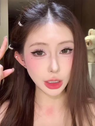 最近被虞书欣种草了这个发夹,细软塌 ~想要高颅顶的姐妹赶紧来学这个夹法!谁加夹谁好看!#美出新高度 #发型教程 #发卡 #好物推荐🔥