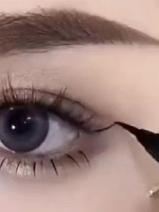 啊啊啊,不愧是化妆师们都在推荐的#眼线液笔 出水流畅不断墨不结块,新手姐妹再也不用担心画不好眼线了,画卧蚕下至也能轻松搞定#防水防汗不晕染 #眼线液笔#平价彩妆 #眼妆