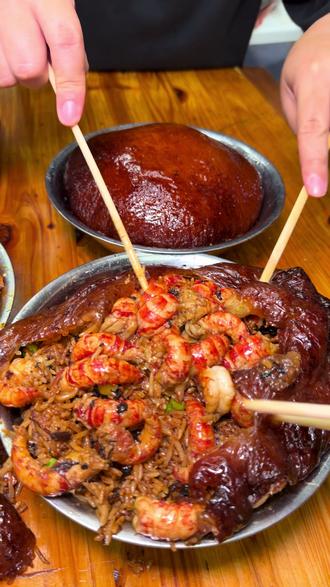 长沙宇宙无敌牛批好吃的龙虾扣肉饭!!!#长沙 #小龙虾 #扣肉 #好吃到爆 #vlog十亿流量扶持计划