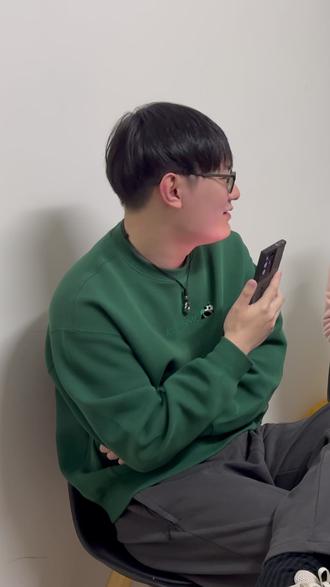 杀手之家如何面对门锁危机 【#蛋声派对播客 】面对父母翻阳台查岗,杀手811老师要如何面对? 本期嘉宾@喜欢拉硬硬香香的冻干大便的大便之神 本期主播@The3000th 🕷
@大狗plus_ #亲子互动 #搞笑 #播客 #叛逆