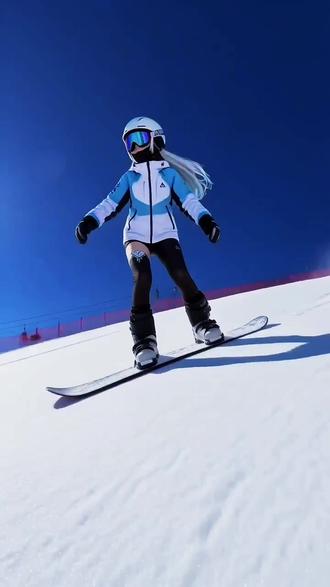 #AI雪场炫技实录 #随变ai随便玩 #流萤 #二次元 #滑雪🏂