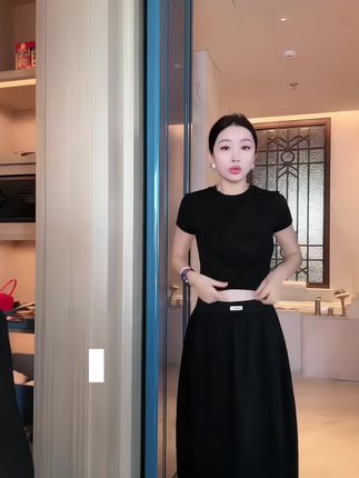 杨圣坤2025新品莱赛尔羊毛混纺简约百搭松紧腰半身裙女#每日分享 #双11 #显高显瘦穿搭 #强烈推荐 #时尚气质穿搭