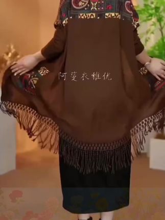 新款高定针织披肩缎面流苏披肩开衫外套#外套 #针织开衫 #早秋穿搭 #谁穿谁好看 #时尚女装