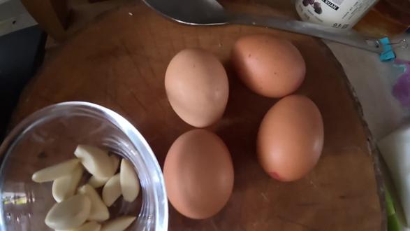 #公瑾爆蛋 #糖醋荷包蛋 #来过来尝尝这个 #做饭
今天学做公瑾爆蛋,网上大火,确实下饭,饭做少了