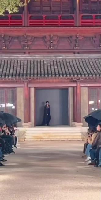 3.20濮院时装周云旗走秀全过程 除了我的视角,我还找了其他姐妹的视角,共同组成了这个全过程,哈哈哈#濮院时尚古镇 #向全世界安利#云旗#郝熠然