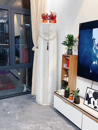 家里有立式圆柱空调的罩上这个空调罩不仅美观还可以防止灰尘落入,开机也不用取下来,立式圆柱空调通用,多种款式可选,家里空调罩上这个空调罩时尚高级又美观。#空调罩#空调防尘罩#空调防尘罩推荐 #居家好物#自用好物分享