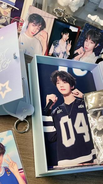 王橹杰肆意明信片高会版拆箱
#周边 #追星 #开箱 #王橹杰 #王橹杰小卡
如此萌明信片和如此…让我崩溃之卡
sdfj你赢了。为什么把我儿子p成这样