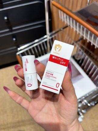你们赶紧来薅薇诺娜的宝贝润唇膏,真的好好用哦,现在活动价超划算的#好物推荐🔥 #种草 #我捡到宝了 #润唇膏 #国庆