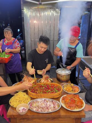 十一总得来趟武汉吧 尝下武汉巷子里的小店 !虽不起眼 但真的好吃 🤤#武汉美食 #武汉旅游攻略 #巷子里的美食 #寻味烟火气 #需要大声安利的烟火气美食