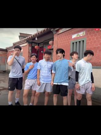 笑死我了,五个人凑不出一个会做饭的,秋亊简直是天才来的 @何秋亊 @何铮 @土豆🥔、 @孟令辉 @陈小佳 @啊哈~(大大怪) @杰尼龟 #非常打扰#何秋亊#土豆🥔#孟令辉#陈小佳