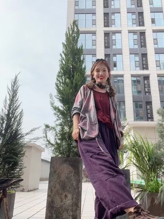 轻煮岁月,慢调生活,每一段时光都藏着不可复制的美好!#街拍穿搭 #复古穿搭 #年代感 #面料柔软舒适 #小众穿搭