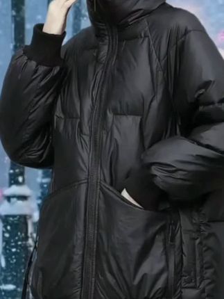 姐妹们~秋冬韩版显瘦百搭中长款棉衣来喽~ 大码棉服也能穿出时尚感! 秋冬降温不用愁!这款韩版中长款棉衣,加厚填充超保暖,寒风轻松抵御。宽松版型对大码超友好,藏肉显瘦超给力。休闲风格百搭不挑身材不挑年龄,搭裙子、裤子都好看。时尚设计不臃肿,日常出街、通勤穿都合适,秋冬有它,温暖又时髦 喜欢的姐妹冲吖#棉服也能穿出时尚感 #时尚气质穿搭 #时髦穿搭 #时尚休闲穿搭 #女装时尚穿搭 @抖加🔥上热门🔥dou+🔥热点宝 @DOU+小助手 @DOU+上热门 @DOU+流量 @巨量千川