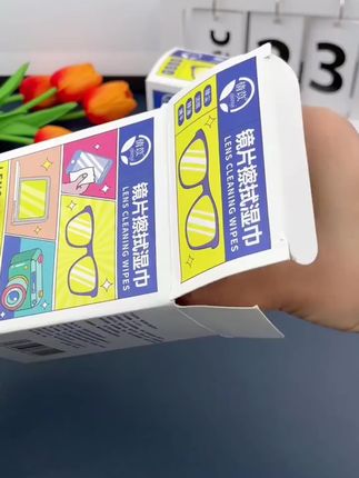 眼镜党必备的清洁湿巾,不仅清洁,还能保护镜片不被刮伤,墨镜、手机平板都能用,随身带两片很方便 #眼镜湿巾 #眼镜#学生党必备 #眼镜店 #眼镜清洁湿巾