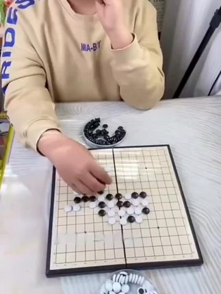 儿童磁性五子棋围棋,开发智力,提高专注力,还可以增加亲子关系#围棋 #五子棋 #专注力 #让孩子远离手机 #亲子互动游戏