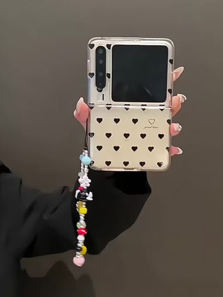 滴胶黑爱心企鹅手链适用荣耀magicvflip2手机壳magicvflip折叠屏purax宝盒zflip7高级感mixflip2保护套#滴胶折叠手机壳#宝盒手机壳#翻盖手机壳#时尚折叠手机壳