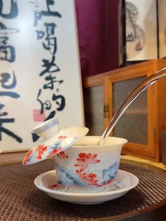 荷花釉里红可悬停三才盖碗带单个高档茶杯羊脂玉泡茶白瓷茶具套装#荷花盖碗 #白瓷盖碗 #旋转盖碗悬停 #茶器茶具 #盖碗泡茶