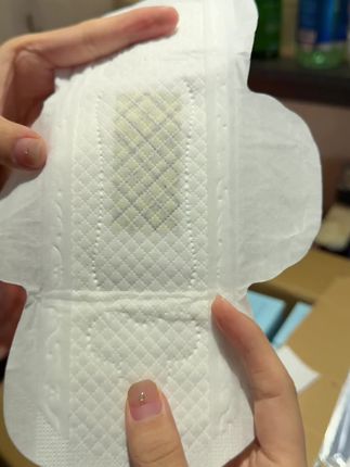 姐妹们,强烈推荐这款性价比超高的卫生巾,超薄透气又舒适,都去整!#超薄透气 #自用好物推荐 #女生必备 #卫生巾 #生理期
