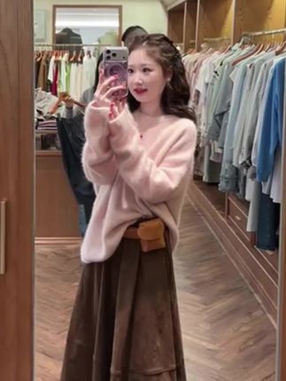 MARIE.COCO减龄穿搭粉色圆领套头长袖毛衣女秋冬A字半身裙两件套#上热门🔥