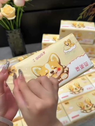我的天!这到底是砖头还是抽纸啊!也太瓷实了吧!一包都可以用好久了,里面纸巾都带有印花我是真忍不了一点,真的可以薅#抽纸 #大包抽纸#可爱抽纸 #印花抽纸 #超便宜超划算
