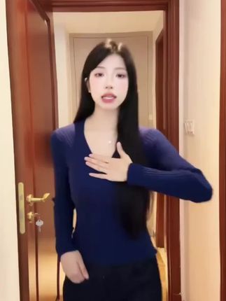 韩系百搭低胸打底衫女内搭性感收腰紧身螺纹交叉深v领上衣针织衫#ootd穿搭 #遮肉显瘦 #小众穿搭 #穿出高级感 #爆款热卖中