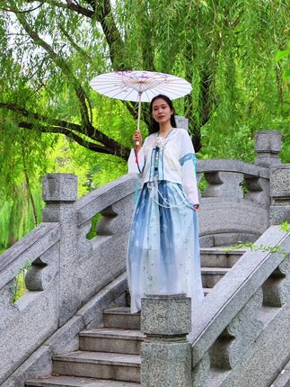 国庆假期来武定府衙吧,听红歌穿汉服,打卡拍照真出片 #惠民县#武定府衙#孙子故里惠民有戏 #国庆去哪玩
