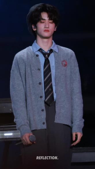 《旋木》邓佳鑫focus 和你一起旋木漫游。#邓佳鑫 #新音 #直拍 #演出不戒断 #演出声浪计划
看到你揽过师弟,结尾给他点赞鼓励,惊觉你已经是能独当一面的大人了。可我也想念六年前在新音跨代合唱舞台上惊艳开嗓的小小孩。