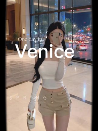 经典百搭辣妹修身短款一字肩上衣多扣包臀休闲高腰短裤时尚两件套