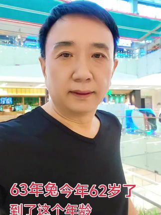 抖音记录日常,七彩云南商场随拍,到这里面转转,随便吃点东西,记录旅游足迹,到了这个年龄开心快乐健康最重要。