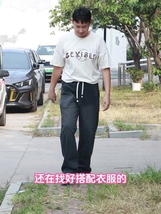 宽松休闲牛仔裤,休闲风巨舒适,国庆的温度刚刚好#牛仔裤 #休闲百搭 #休闲裤 #秋季新款 #时尚百搭