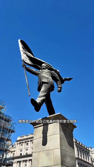 伦敦一夜之间出现个神秘物品 #英国 #伦敦 #伟大的领袖雕像