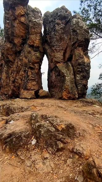 神仙脚迹美景之一“生命之门”