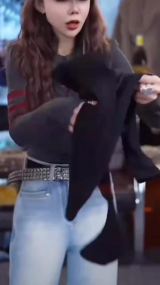 #女装搭配 #上衣穿搭 加绒撞色半高领纽扣套头长袖打底衫秋冬季洋气新款显瘦黑色上衣潮@抖音小助手 @DOU+小助手 @DOU+上热门