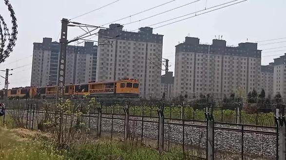 一日中午,兖州北站,好货不断……#铁路摄影 #济拍出色 #兖州北站