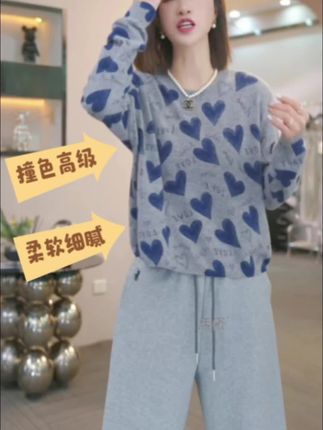 撞色感高级满满的爱心毛衣,现在带回家就能穿的一件毛衣#女装穿搭 #简约穿搭 #新品穿搭 #日常搭配 #时尚搭配