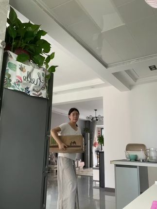 收到瓜地姐妹们,如果碰到了有坏果,或者是烂果都是可以找客服补发或者给差价给你们。售后会给你们保障的哈嘎,而且这个瓜我已经买了三次了。