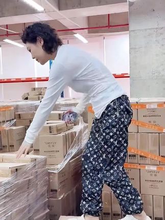 御影微胶囊香氛洗衣液持久留香洁净效果非常好👍,可以当内衣洗衣液母婴洗衣液今天破价5块34.9到手3大瓶!每瓶800毫升!#小影夫妇 #洗衣液 #香氛洗衣液 #家庭必备 #好物推荐🔥