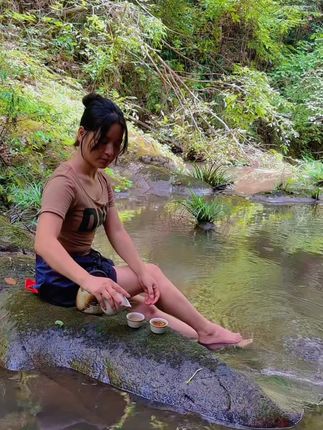 天气太热了,走,我带你去溪边喝茶#户外生活 #溪边喝茶