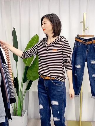 超级百搭 单穿叠穿都好看#条纹控 啄木鸟秋季长袖连帽T恤休闲减龄时尚百搭条纹卫衣#谁穿谁好看 #百搭上衣 #条纹卫衣 #减龄气质